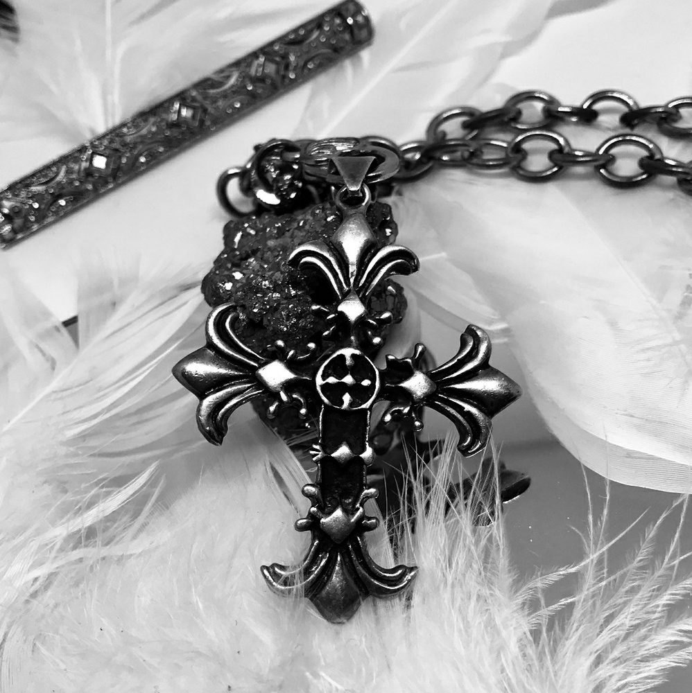 📿HP! LG OLD WORLD VINTAGE STERLING SILVER CROSS📿 - Picture 4 of 4